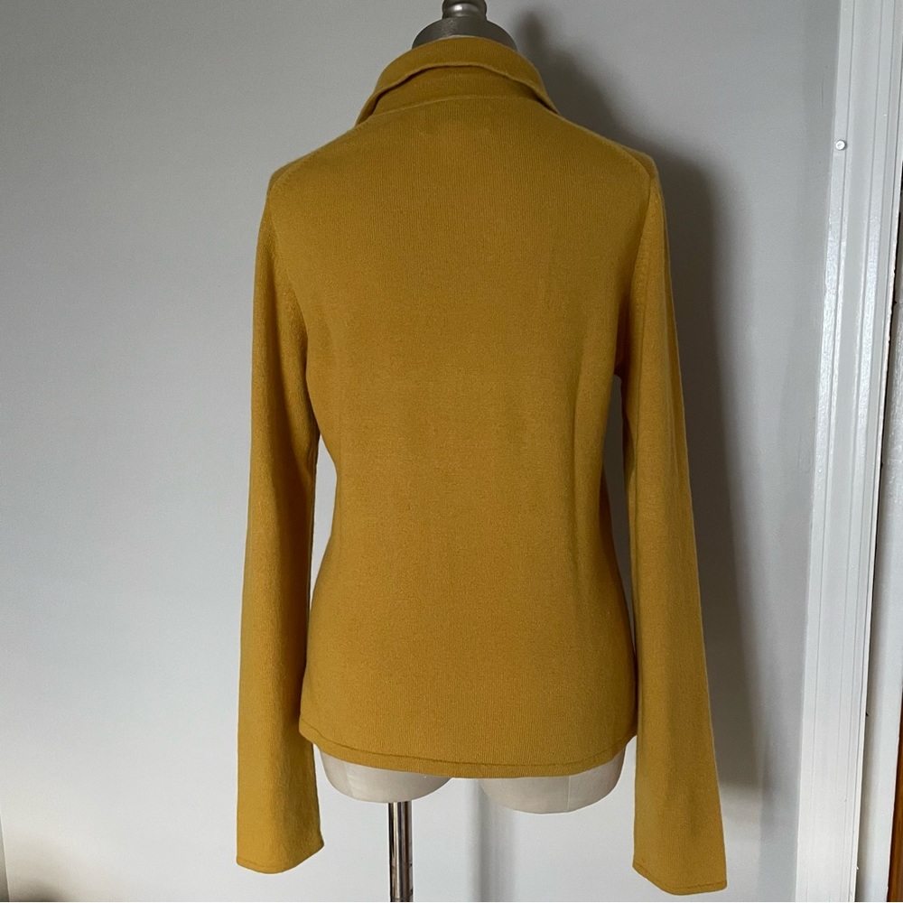 Bloomingdales 100% cashmere long sleeve sweater size M. - Picture 3 of 5